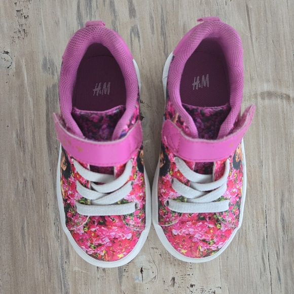 Disney Encanto Toddler shoes size 7.5 featuring Mirabel and Isabella - Picture 3 of 4